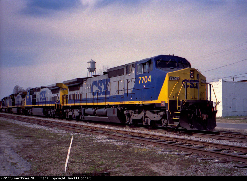 CSX 7704, 7872, and 7678